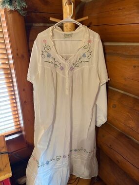 Women’s long cotton nightgown